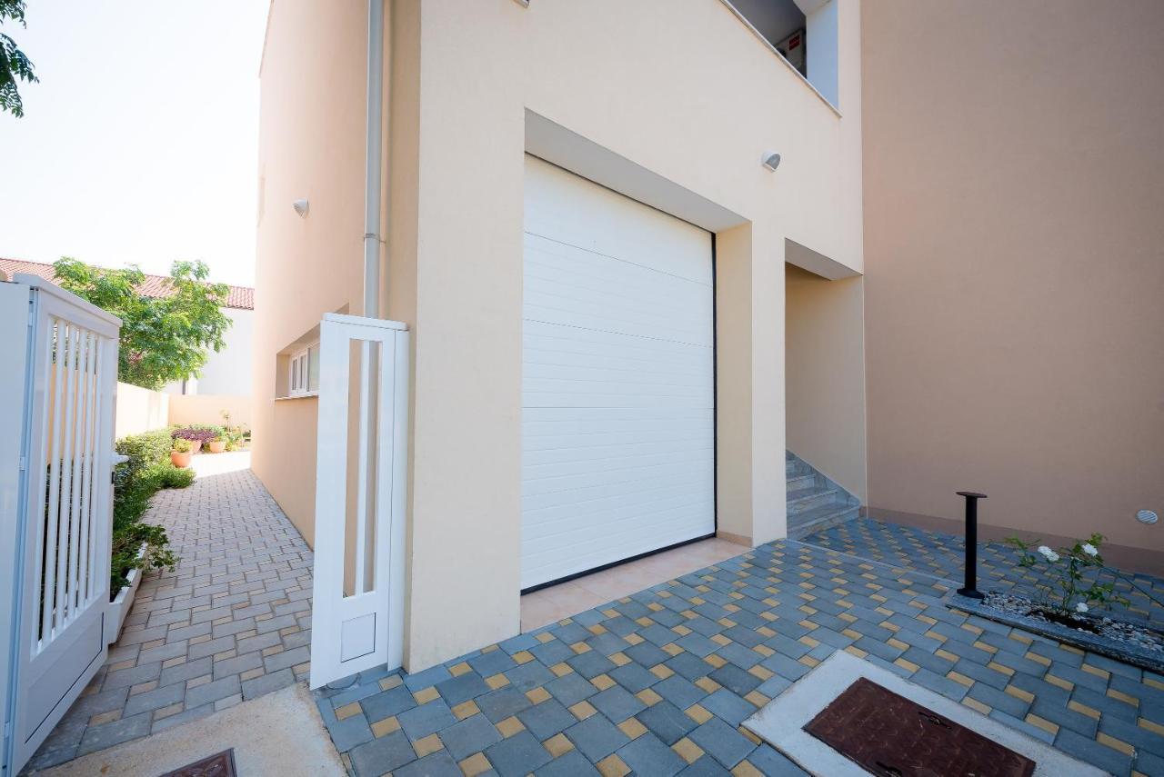 Apartments Sandrina Vrsi Exterior foto