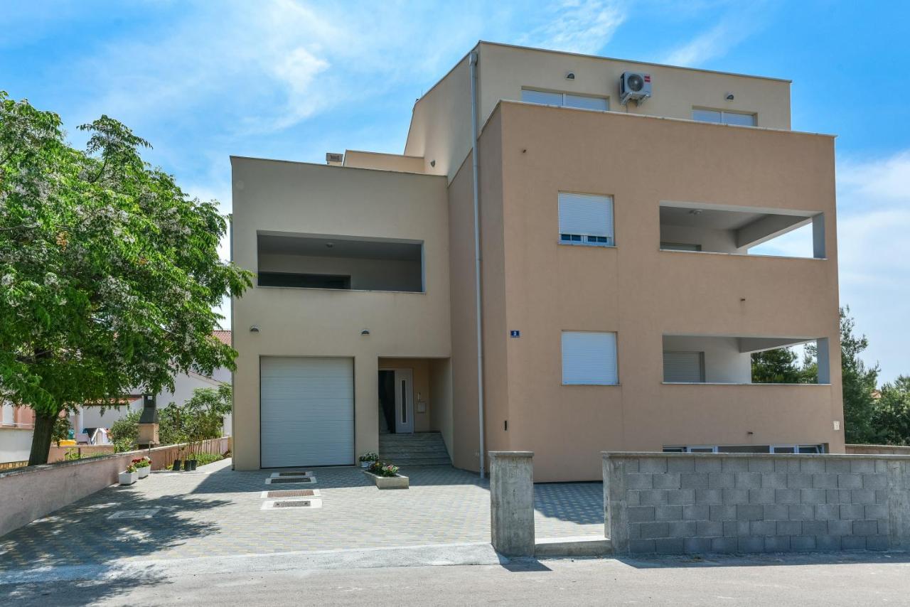 Apartments Sandrina Vrsi Exterior foto