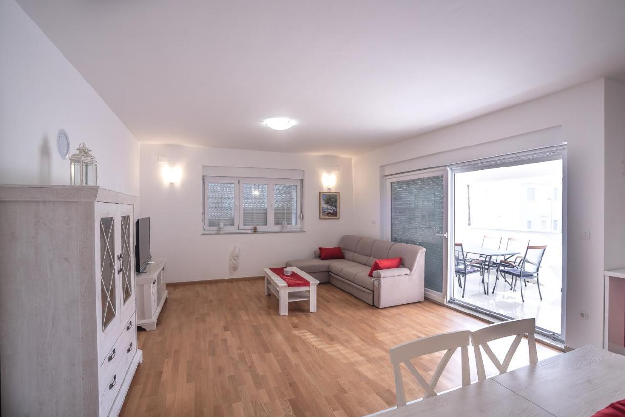 Apartments Sandrina Vrsi Exterior foto