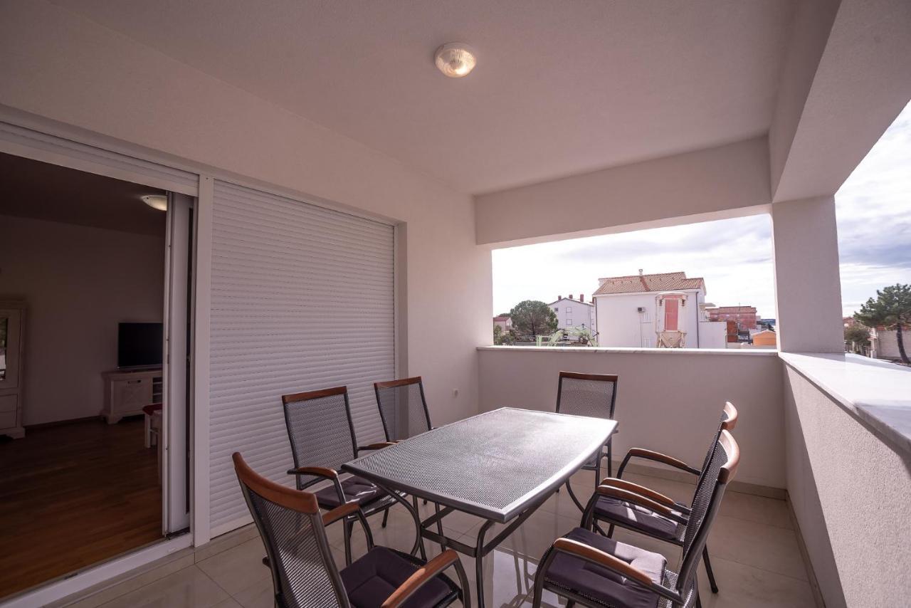 Apartments Sandrina Vrsi Exterior foto