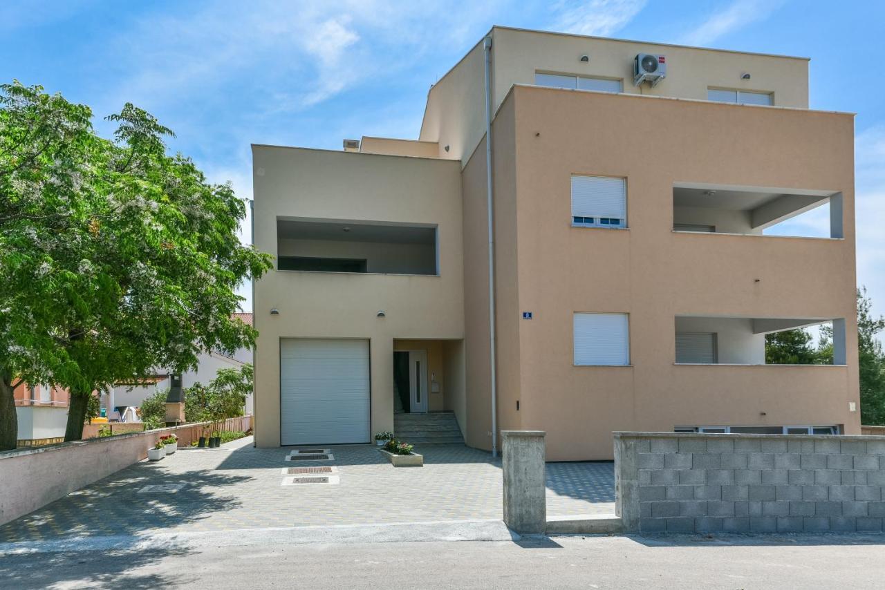 Apartments Sandrina Vrsi Exterior foto